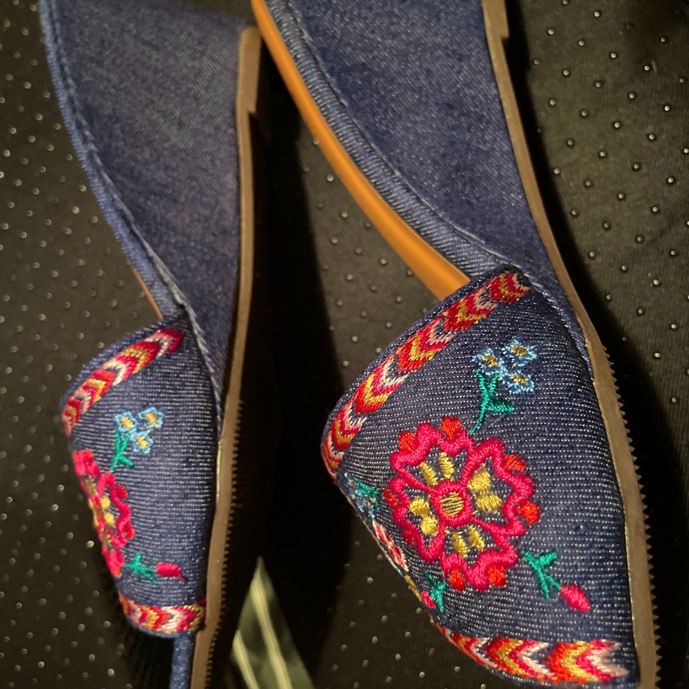 NEW Floral Denim wedge sandal - Size 7 1/2